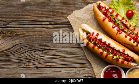 Hot dogs savoureux avec espace pour copier. Concept de photo de haute qualité Banque D'Images