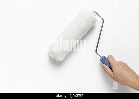 Gros plan, homme peignant avec une brosse rotative. Concept de photo de haute qualité Banque D'Images