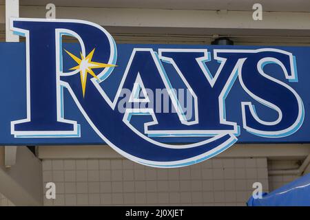 Port Charlotte, FL USA : vue générale du logo Rays lors de l'ouverture à domicile lors d'un match de baseball d'entraînement de printemps contre les Braves d'Atlanta, samedi 19 mars 2022, au Charlotte Sports Park. Les Rays et les Braves ont joué à un match nul de 4-4 en neuf manches. (Kim Hukari/image du sport) Banque D'Images