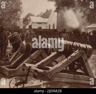 1st Guerre mondiale; mortiers de tranchées russes utilisés en Pologne, vers 1915. Photographie en noir et blanc Banque D'Images