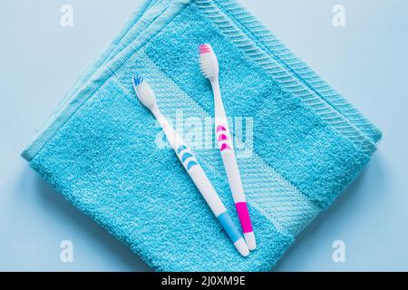 Serviette de composition à brosse à dents. Photo de haute qualité Banque D'Images