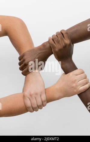 Des mains multiraciales se rassemblent. Concept de photo de haute qualité Banque D'Images