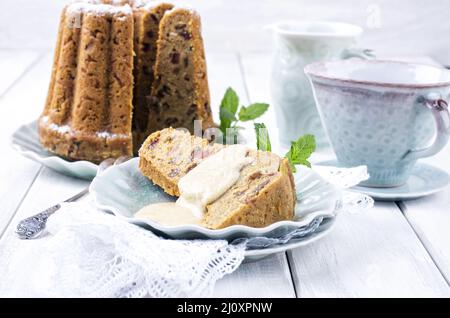 Gâteau Bundt à la sauce vanille Banque D'Images