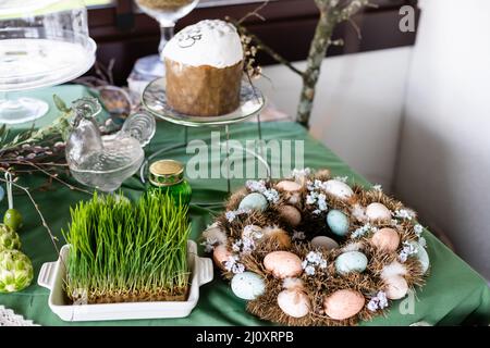 Nid d'oiseau d'oeufs pour pâques Banque D'Images