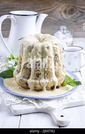 Gâteau Bundt à la sauce vanille Banque D'Images