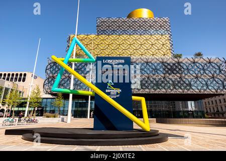 UK Birmingham City Centre au soleil avec la régénération de la place du Centenaire avec le compte à rebours des Jeux du Commonwealth, photo par Shaun Fellows Banque D'Images