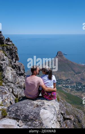 Vue depuis la montagne de la Table au Cap en Afrique du Sud, vue sur l'océan et Lions Head depuis la montagne de la Table Cape Twon Banque D'Images