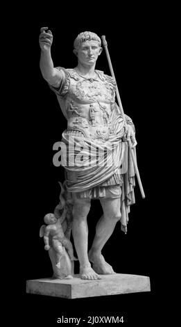 L'empereur romain César Augustus de la statue de Prima Porto isolé sur fond noir avec un chemin d'écrêtage Banque D'Images