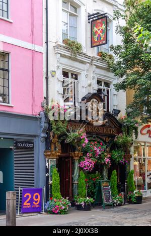 LONDRES, Royaume-Uni - JUILLET 27 : vue du pub Cross Keys à Londres, Royaume-Uni, le 27 juillet 2013 Banque D'Images