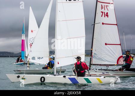 APPLEDORE, DEVON/UK - AOÛT 14 : voile dans l'estuaire de la Torridge et de la Taw à Devon le 14 août 2013. Personnes non identifiées. Banque D'Images