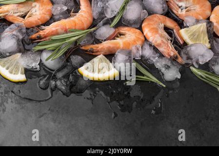 Crevettes avec glace aux herbes de citron. Photo de haute qualité Banque D'Images