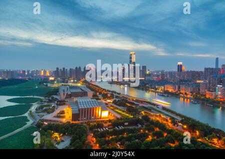 Wuhan paysage nocturne de la ville en été, Hubei, Chine Banque D'Images