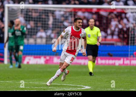 Amsterdam - Dusan Tadic d'Ajax célèbre le 2-2 lors du match entre Ajax et Feyenoord à Johan Cruijff Arena le 20 mars 2022 à Amsterdam, Net Banque D'Images