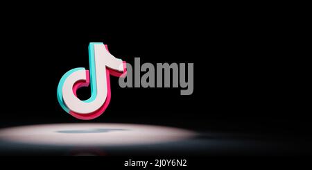 Logo Tiktok mis en évidence sur fond noir Banque D'Images