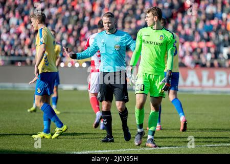 Aalborg, Danemark. 20th mars 2022. Arbitre Jens Maae vu en action lors du match Superliga 3F entre Aalborg Boldklub et Broendby IF au parc Aalborg Portland à Aalborg. (Crédit photo : Gonzales photo/Alamy Live News Banque D'Images