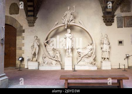 Fontaine pour la SALA Grande Sculpture dans la cour au Musée Bargello Florence Italie Banque D'Images