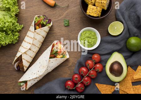 Vue de dessus délicieuse cuisine mexicaine avec guacamole. Photo de haute qualité Banque D'Images