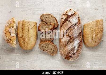 Vue de dessus différents types de pain. Photo de haute qualité Banque D'Images