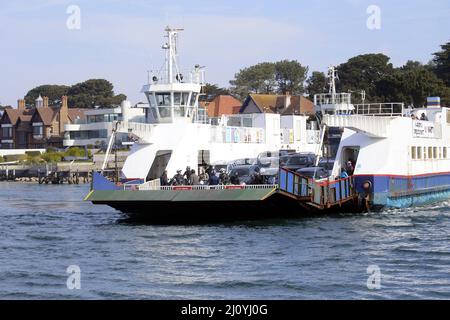 Sandbanks Ferry de Sandbanks au terminal de Shell Bay appartenant à Bournemouth - Swanage Motor Road and Ferry Company Banque D'Images