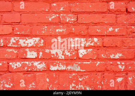 Le mur de briques est peint en rouge. Arrière-plan architectural abstrait. Banque D'Images