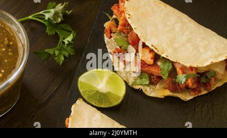 Cuisine mexicaine avec taco. Photo de haute qualité Banque D'Images