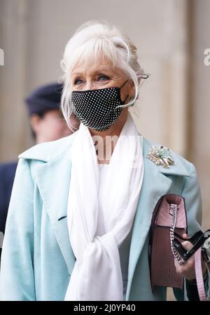 Debbie McGee arrivant pour le service de Thanksgiving pour la petite Dame des Forces Vera Lynn à l'abbaye de Westminster, Londres. Le chanteur et animateur a soulevé l'esprit des gens pendant la Seconde Guerre mondiale avec des chansons, y compris nous rencontrerons à nouveau et les falaises blanches de Douvres. Elle est décédée en juin 2020, âgée de 103 ans. Date de la photo: Lundi 21 mars 2022. Banque D'Images