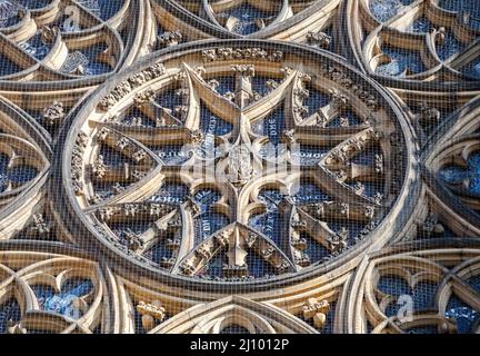 Fenêtre gothique de la cathédrale St.Vitus à Prague Banque D'Images