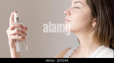 Spray de fixation de maquillage pour vue latérale Banque D'Images