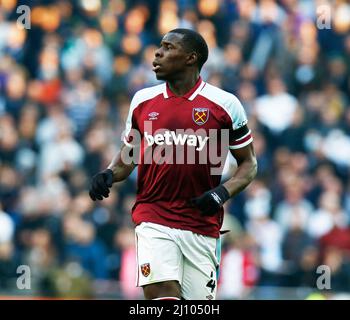 LONDRES, Angleterre - MARS 20: Kurt Zouma de West Ham Unis pendant la première ligue entre Tottenham Hotspur et West Ham Unis à Tottenham Hotspur sta Banque D'Images