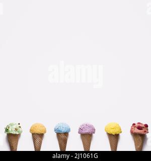 Sélection de glaces colorées avec vue sur le dessus Banque D'Images