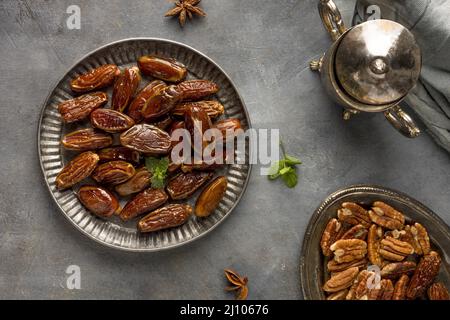 Dates noix disposition plat Banque D'Images