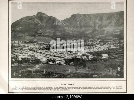 Le Cap et la montagne de la Table Photographie noir et blanc du livre « l'Afrique du Sud; son histoire, ses héros et ses guerres » par William Douglas Mackenzie, et Alfred Stead, éditeur Chicago, Philadelphie : Monarch Book Company en 1890 Banque D'Images