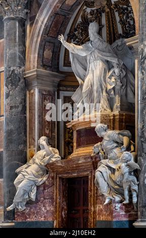 Rome, Italie - 27 mai 2018 : monument du pape Benoît XIV Prospero Lambertini par Pietro Bracci, à la nef droite de la basilique papale Saint-Pierre, San Pietr Banque D'Images