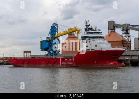 Offshore Tug ' IT Infinity ' amarré dans le port de Blyth, Northumberland, Royaume-Uni Banque D'Images