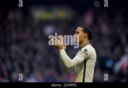 Photo du dossier datée du 20-03-2022 du défenseur de Liverpool Virgile Van Dijk, qui entend profiter du mois prochain, qui définira si un quadruple sans précédent est possible et a exhorté ses coéquipiers à faire de même. Date de publication : lundi 21 mars 2022. Banque D'Images