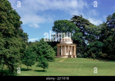 Landschaftsgarten Elysische, Stowe, Felder und Temple de l'ancienne Vertu Banque D'Images