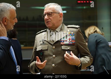 Bruxelles, Belgique. 21st mars 2022. Le général Claudio Graziano participe à la réunion du Conseil des affaires étrangères au siège de l'UE à Bruxelles, Belgique, le 21 mars 2022. Crédit: ALEXANDROS MICHAILIDIS/Alamy Live News Banque D'Images