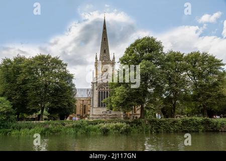 Vue pittoresque de l'église de la Sainte Trinité ou de l'église de Shakespeare, en raison de sa renommée comme lieu de baptême, mariage et enterrement de William Shakespeare. Banque D'Images