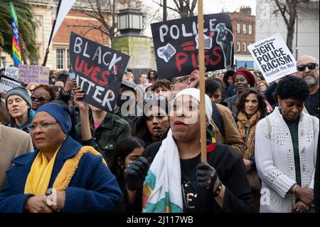 Les March20th 2022 centaines de manifestants assistent à un rassemblement devant la mairie de Hackney, Londres, au Royaume-Uni, pour démontrer leur soutien à Child Q Banque D'Images