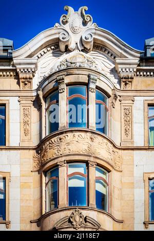 Détails sur un grand bâtiment art nouveau dans la ville suédoise d'Helsingborg. Banque D'Images