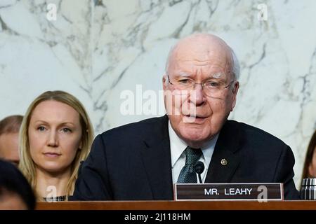 Washington, États-Unis. 21st mars 2022. Le sénateur Patrick Leahy, D-Vt., fait une déclaration liminaire au cours de l'audience de confirmation de la nomination de la Cour suprême Ketanji Brown Jackson, le lundi 21 mars 2022, à Washington. (Photo de J. Scott Applewhite/Pool/Sipa USA) crédit: SIPA USA/Alay Live News Banque D'Images