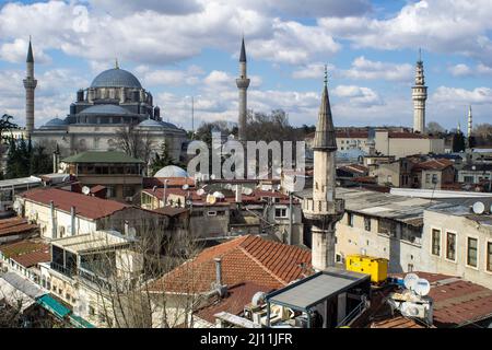 21 mars 2022 : vue panoramique de la mosquée Beyazit à Istanbul, Turquie, le 23 mars 2022. La mosquée Bayezid II est une mosquée impériale ottomane du début du 16th siècle située dans la zone de la place Beyazit d'Istanbul, Turquie (Credit image: © Tolga Ildun/ZUMA Press Wire) Banque D'Images