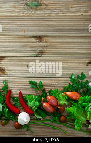 Légumes frais sur fond de bois Banque D'Images