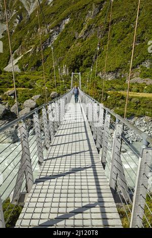 Passerelle au-dessus de la rivière Hooker, Aoraki / Parc national du Mont Cook, Île du Sud, Nouvelle-Zélande Banque D'Images