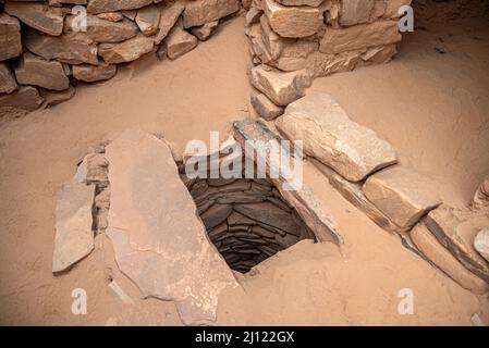 Puits fortifié de l'ancienne ville de poste de mise en scène d'Oaudan, région d'Adrar, Mauritanie Banque D'Images