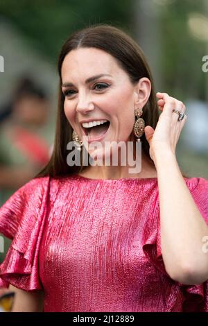 La duchesse de Cambridge réagit en parlant avec des invités lors d'une réception spéciale sur les ruines mayas de Cahal Pech à San Ignacio, Belize, organisée par Froyla Tzalam, la Gouverneure générale du Belize, à l'occasion du Jubilé de platine de la Reine, Au cours du troisième jour de la visite royale des Caraïbes. Date de la photo: Lundi 21 mars 2022. Banque D'Images