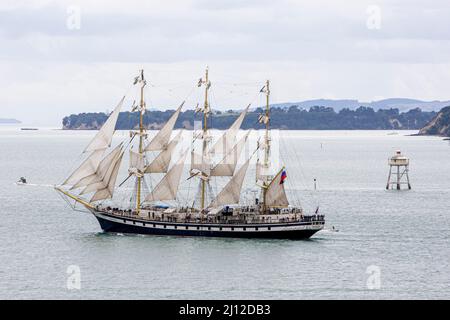 Le navire naval russe Pallada part du port d'Auckland, le lundi 31 décembre, 2007 Banque D'Images