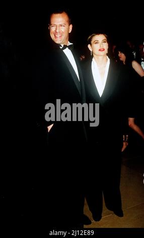 Bruce Willis & demi Moore assister à un événement hollywoodien vers 1987 crédit : Ron Wolfson / MediaPunch