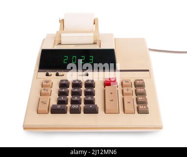 Ancienne calculatrice affichant un texte à l'écran - 2023 Banque D'Images