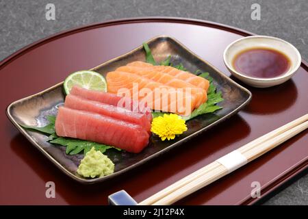 sashimi de thon et de saumon, cuisine japonaise. Banque D'Images